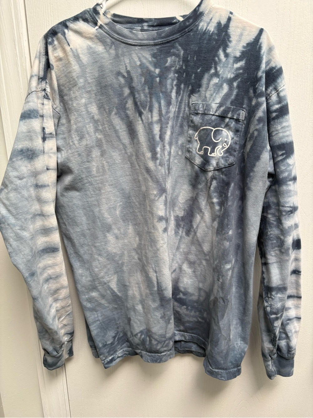Women’s ivory ella Long-Sleeve Tie-Dye Tee in Blue and White - size L